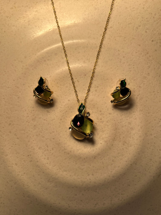 Emerald Grace Dual-Tone Pendant Set